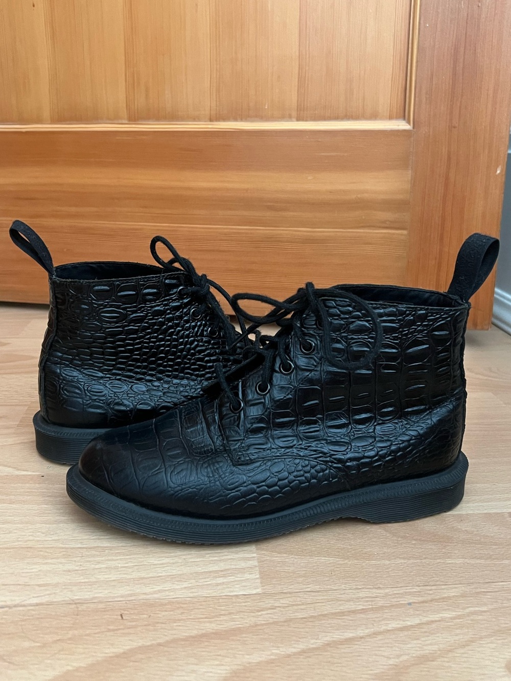 DOC MARTENS 🐊🖤Croc Embossed Emmeline Boots